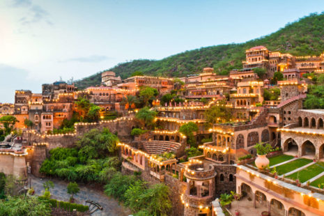 Facade_Premises,_Neemrana_Fort_Palace,_palace_hotel_in_Rajasthan_14